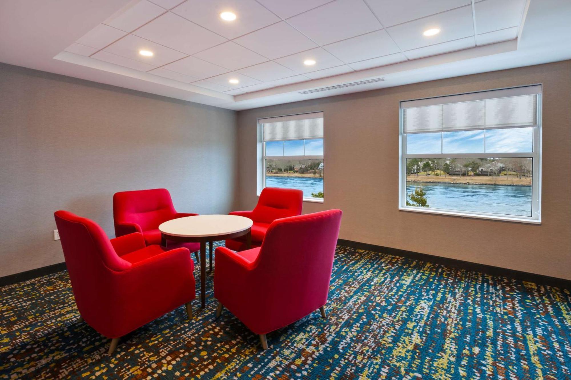 Hampton Inn Cape Cod Canal Bourne Exterior photo