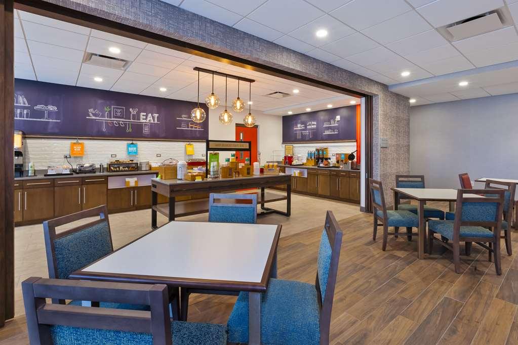 Hampton Inn Cape Cod Canal Bourne Restaurant photo